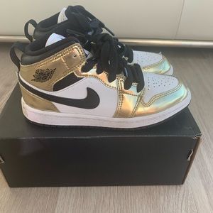 Jordan mid sneaker- gold metallic SZ 13. GOOD CONDITION.
